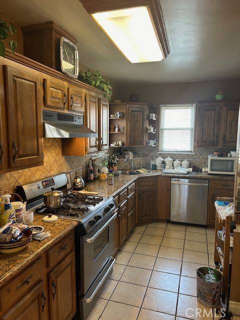 Inglewood, CA 90305,2416 W 80th Street