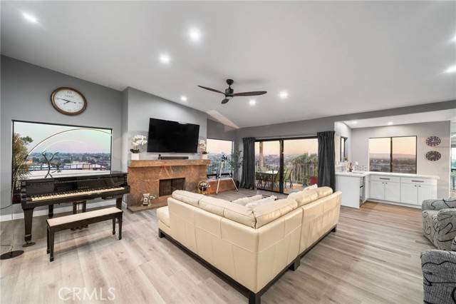 Signal Hill, CA 90755,1995 Molino Avenue #301