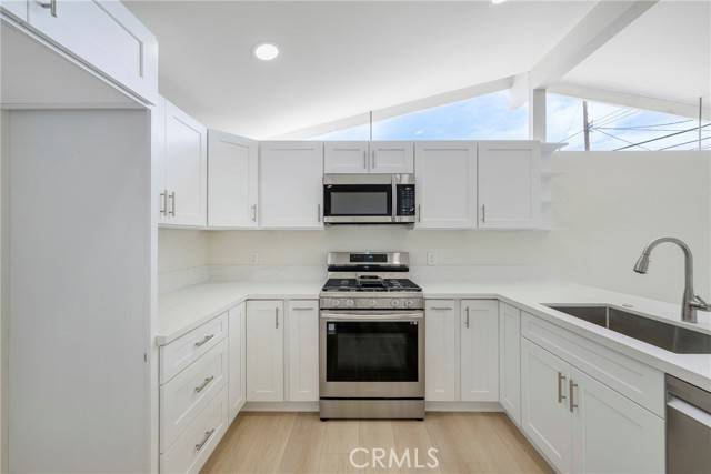 Anaheim, CA 92804,9902 Harriet Lane