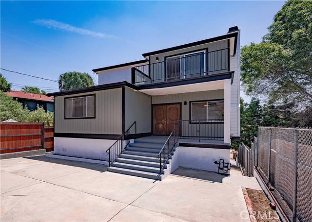 Los Angeles, CA 90026,1522 N Benton Way