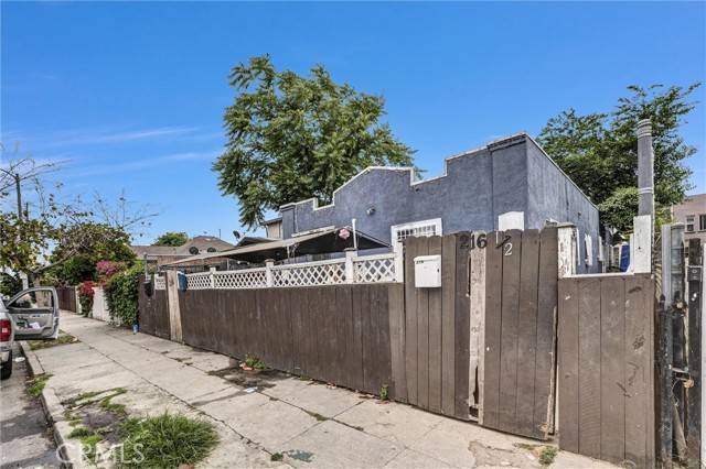 Los Angeles, CA 90011,216 E 54 TH