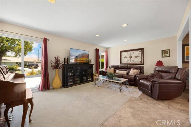 Placentia, CA 92870,910 Huggins Avenue