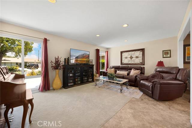 Placentia, CA 92870,910 Huggins Avenue