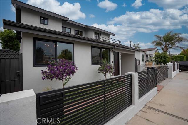 Los Angeles, CA 90016,2911 S Ridgeley Drive