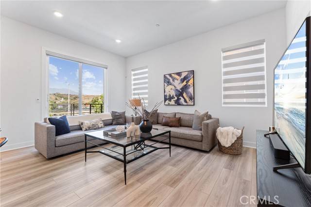 Irvine, CA 92618,167 Sash