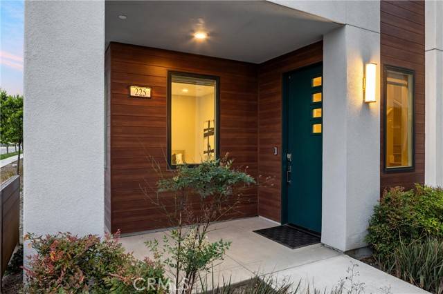 Tustin, CA 92782,225 Waypoint