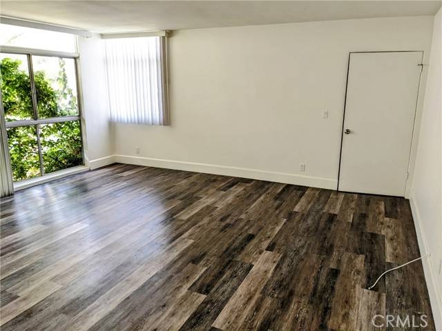 Los Angeles, CA 90049,11942 Darlington Avenue #1