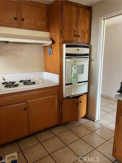 Santa Ana, CA 92704,910 S Bewley Street