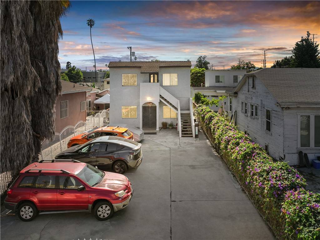 Los Angeles, CA 90038,1067 N Wilton Place