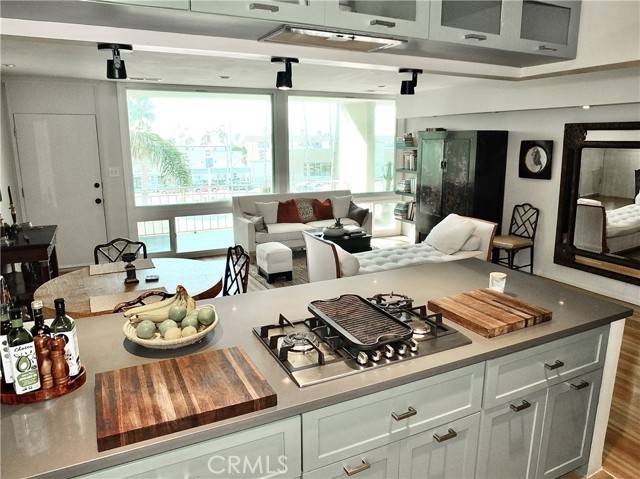Long Beach, CA 90803,3901 E Livingston Drive #304
