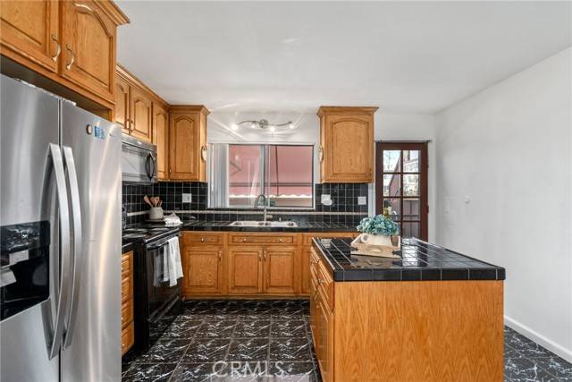 Van Nuys, CA 91405,7300 Lennox Avenue #B3