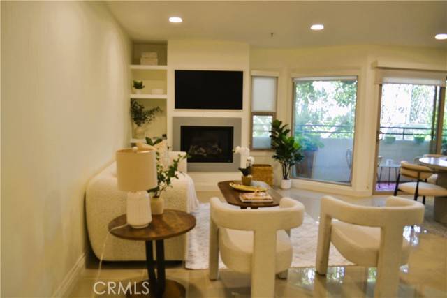 Newport Beach, CA 92663,260 Cagney Lane #105