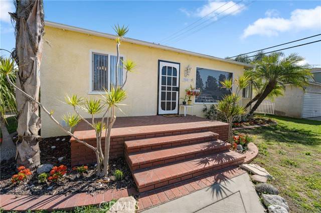 Long Beach, CA 90808,3568 Roxanne Avenue