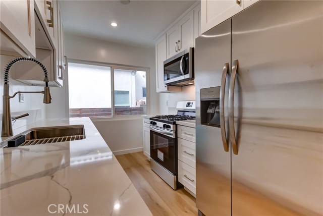 Los Angeles, CA 90035,6065 Pickford Place #2