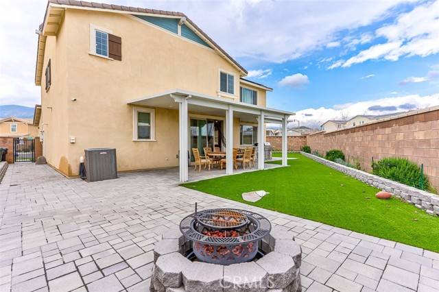 Fontana, CA 92336,5597 Royal Oaks Way