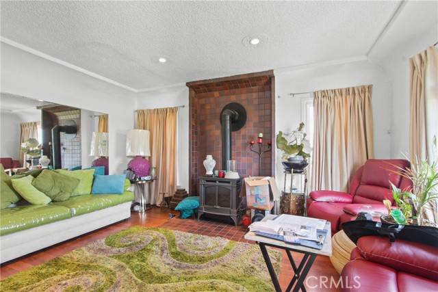 Los Angeles, CA 90047,2048 W 68th Street
