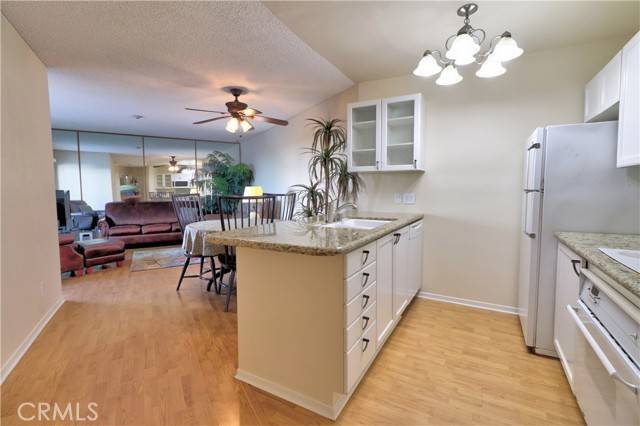 Redondo Beach, CA 90277,650 The Village #114