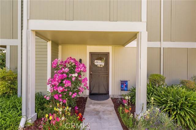 Canyon Country, CA 91351,27067 Crossglade Avenue #2