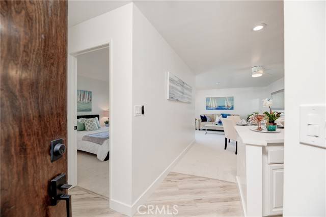 Redondo Beach, CA 90277,660 The Village #306