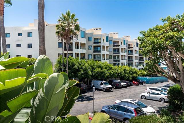 Redondo Beach, CA 90277,520 The Village #412