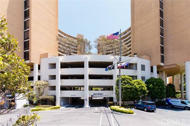 Marina Del Rey, CA 90292,4335 Marina City Dr #142