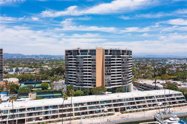 Marina Del Rey, CA 90292,4335 Marina City Dr #142