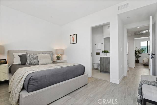 Van Nuys, CA 91411,6707 N Galie