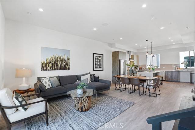 Van Nuys, CA 91411,6709 N Galie