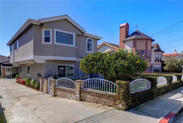 Redondo Beach, CA 90278,2206 Clark Lane #A