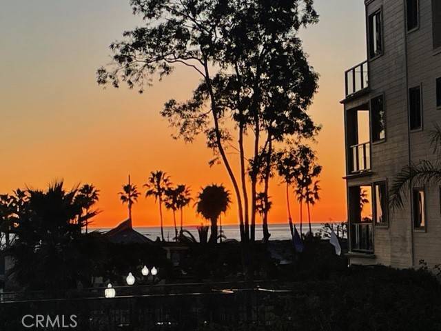 Redondo Beach, CA 90277,140 The Village #211