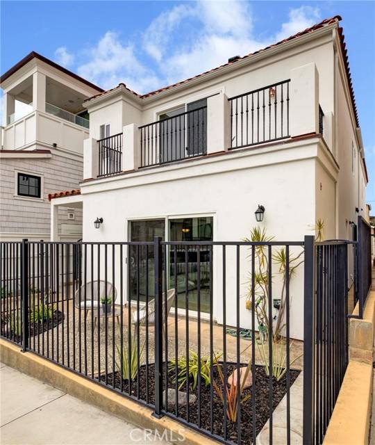 Hermosa Beach, CA 90254,339 26th Street