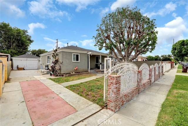 Compton, CA 90221,521 S Essey Avenue