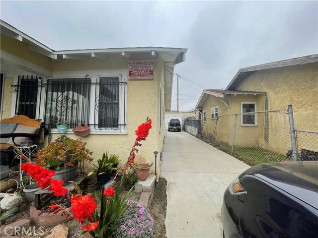 Inglewood, CA 90301,414 S Grevillea Avenue