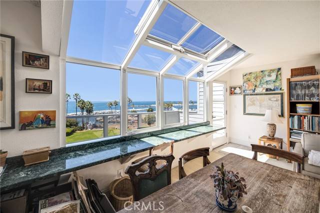 Redondo Beach, CA 90277,250 The Village #305