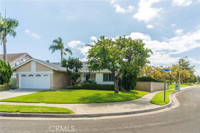 Huntington Beach, CA 92649,17362 Apel Lane