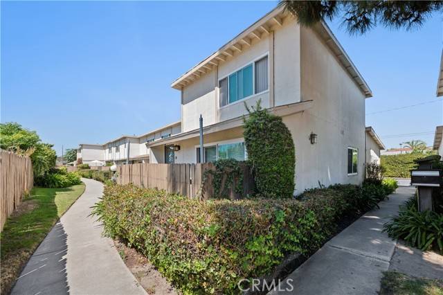 Lomita, CA 90717,25205 Cypress Street #7