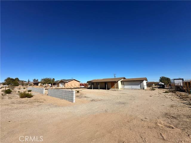 Joshua Tree, CA 92252,4851 Avenida La Manana