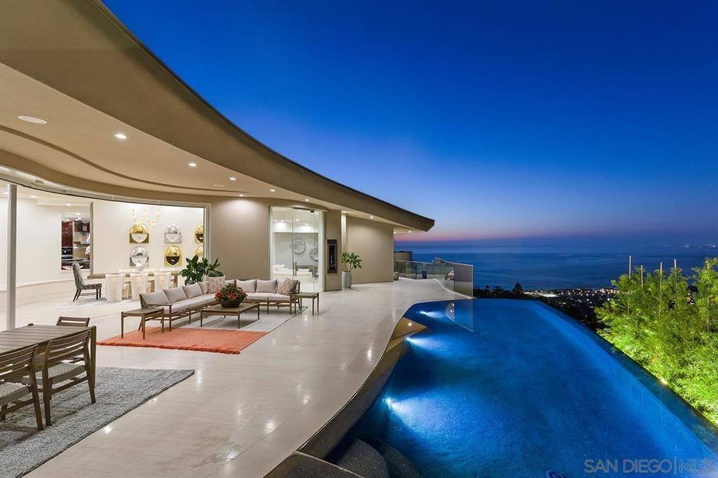 La Jolla, CA 92037,7447 Hillside Drive