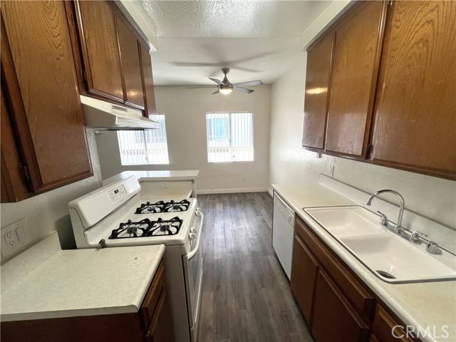 Van Nuys, CA 91411,14817 Sylvan Street #6