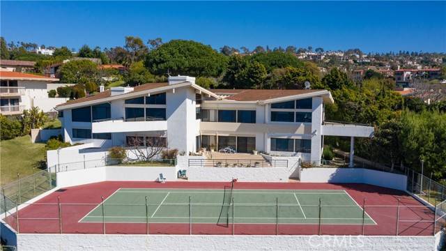 Palos Verdes Estates, CA 90274,948 Paseo La Cresta