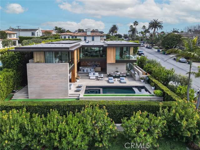 Manhattan Beach, CA 90266,100 N Dianthus Street