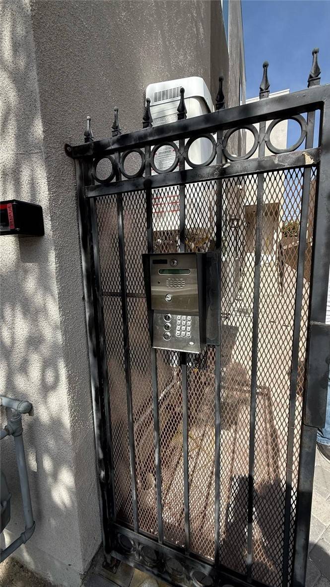 San Pedro, CA 90732,1354 W 9th Street #1