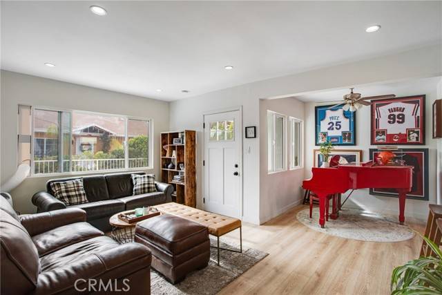 Van Nuys, CA 91406,7512 Woodley Avenue