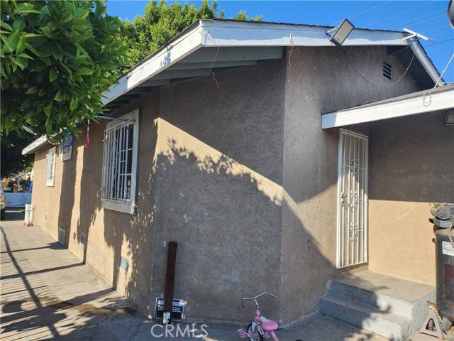 Los Angeles, CA 90003,242 E 92nd Street
