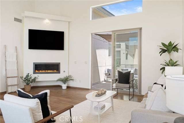 Redondo Beach, CA 90278,2205 Rockefeller Lane #B