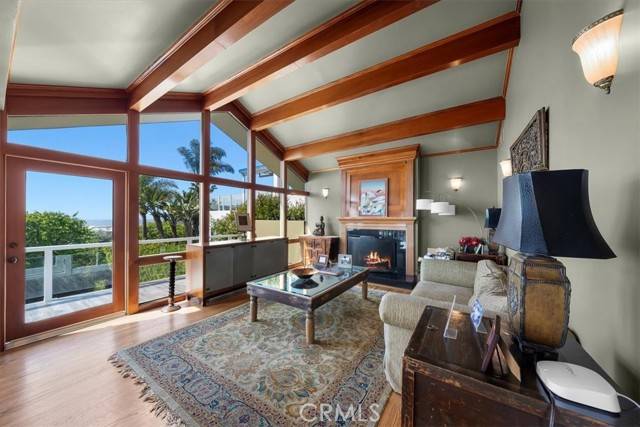 Manhattan Beach, CA 90266,207 N Dianthus St