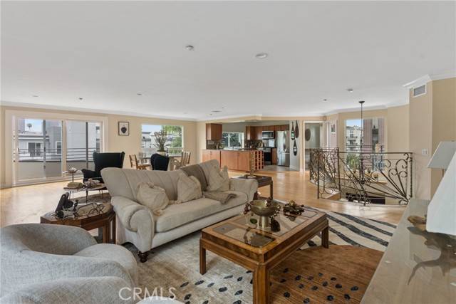 Los Angeles, CA 90049,1177 Wellesley Avenue #201