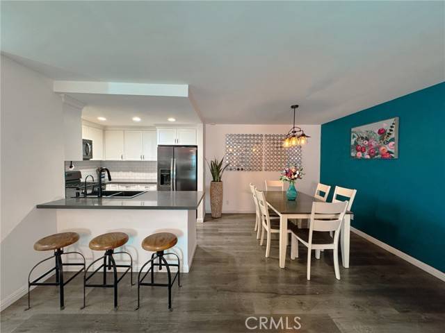 Van Nuys, CA 91406,15511 Sherman Way #25