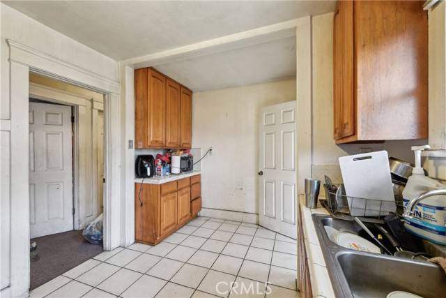 Los Angeles, CA 90003,231 W 88th Street
