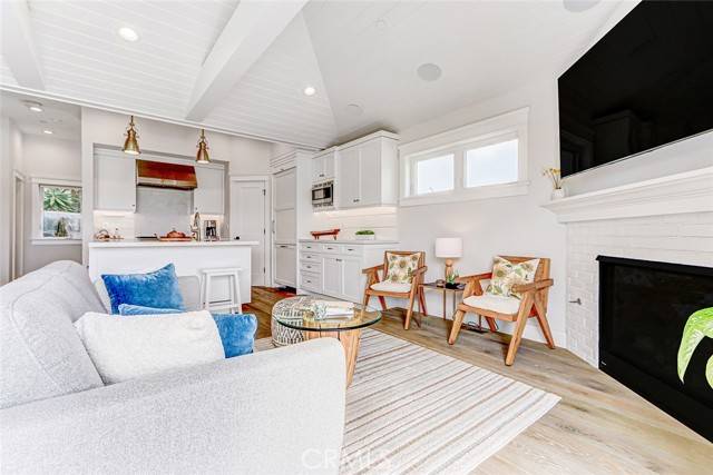 Hermosa Beach, CA 90254,704 Loma